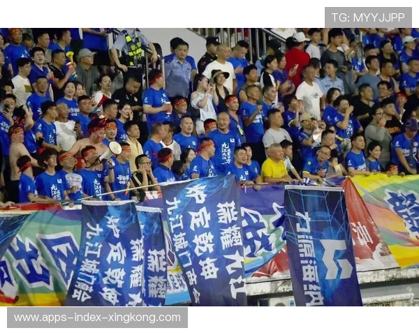 退役与重生：那些离开球场后重返足球圈的人